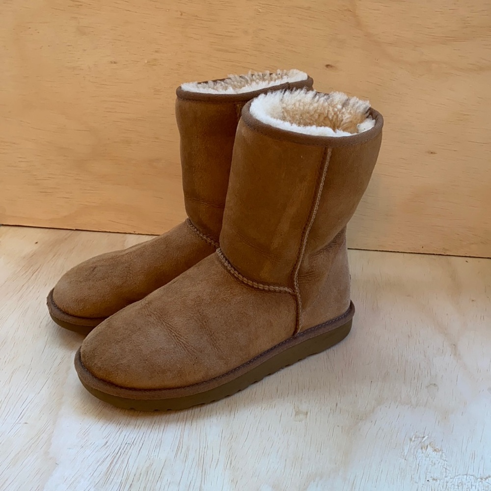 UGG Classic Short Boot